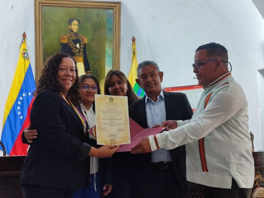 Asamblea Legislativa de Bolívar rinde homenaje y otorga reconocimiento a cultores en su día