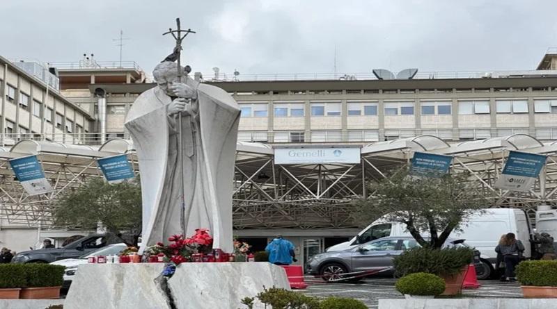 Papa llama a orar por la paz y agradece apoyo tras pasar una noche tranquila
