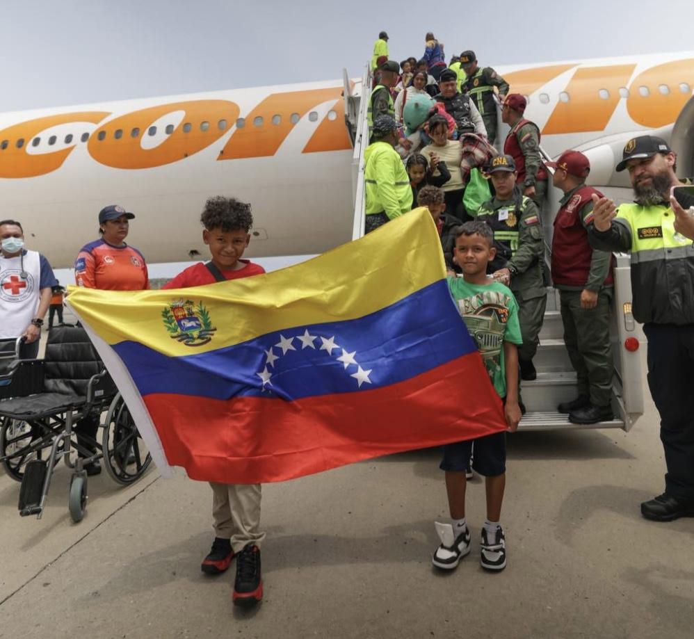 311 migrantes venezolanos procedentes de México retornan al país