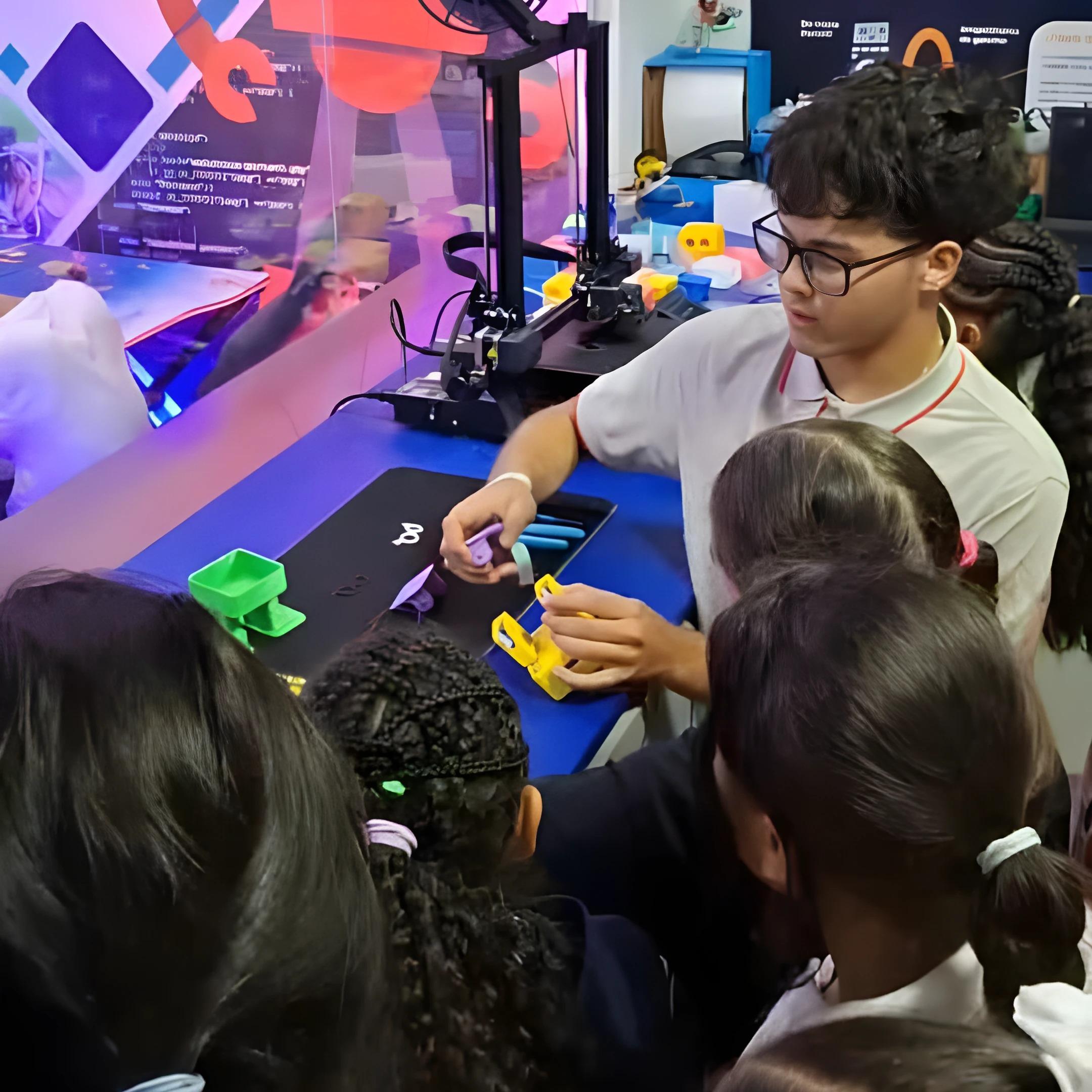 Promueven formación de robótica educativa con escuelas de Caracas