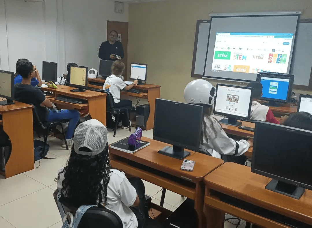 Continúan talleres formativos de robótica en Sucre
