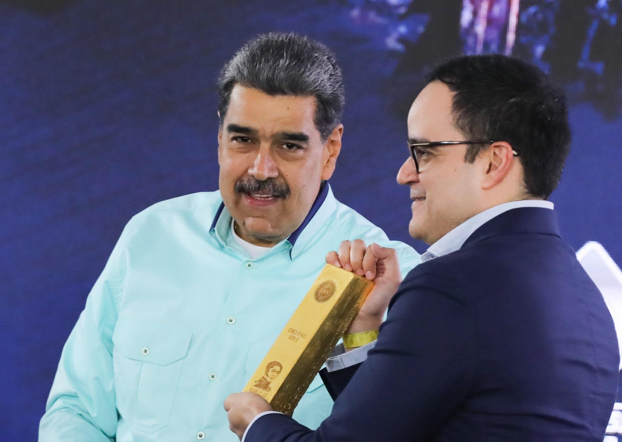 Presidente Maduro entregó primer lingote de oro que ingresará a las bóvedas del Banco Central de Venezuela en 2025