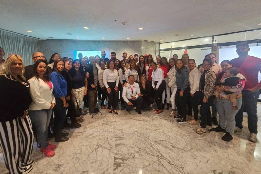 Emprendedores participan en taller para actualizar estructura de costos y modelos de negocios
