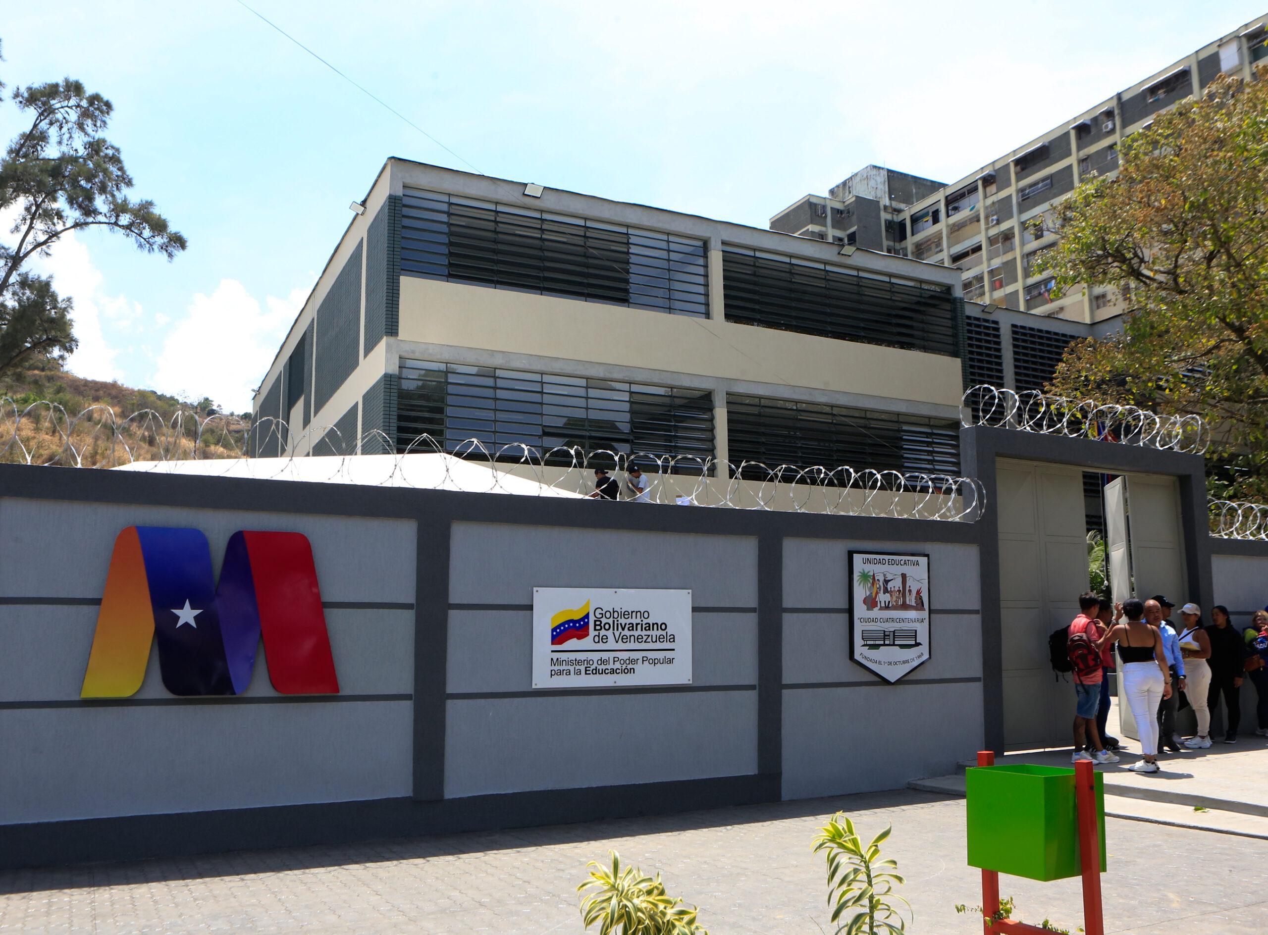 Entregada totalmente rehabilitada la Unidad Educativa Ciudad Cuatricentenaria en Caricuao