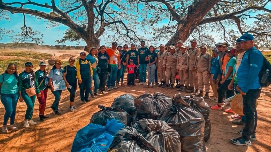 Recogen una tonelada de desechos sólidos de las playas del Apure en celebración del Día Internacional de Acción por los Ríos