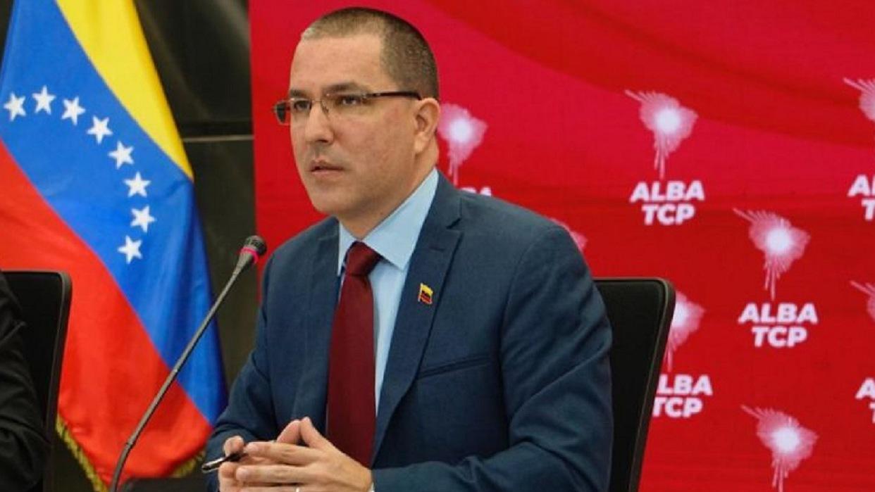 Arreaza señala que medios occidentales no pueden evitar ir desmontando el mito del tal «Tren de Aragua»
