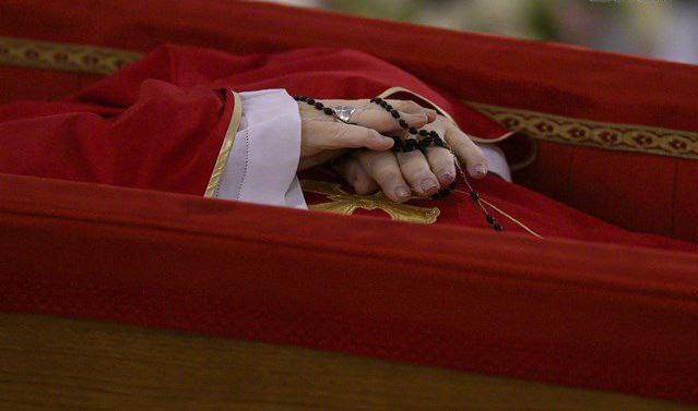 Camarlengo preside rito de constatación del fallecimiento del Papa Francisco