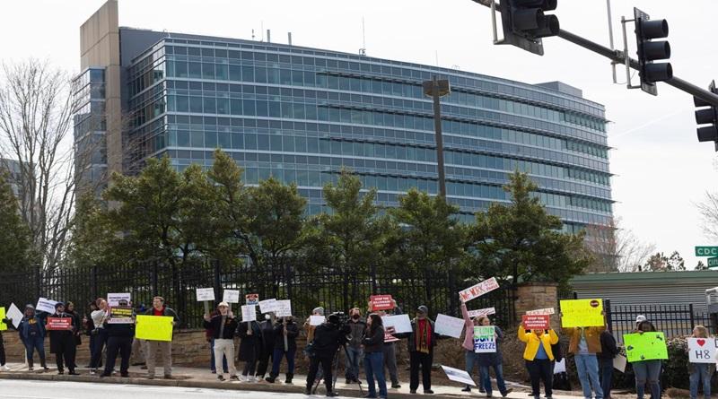 Agencias de salud de EE. UU. despide a empleados por «reestructuración»
