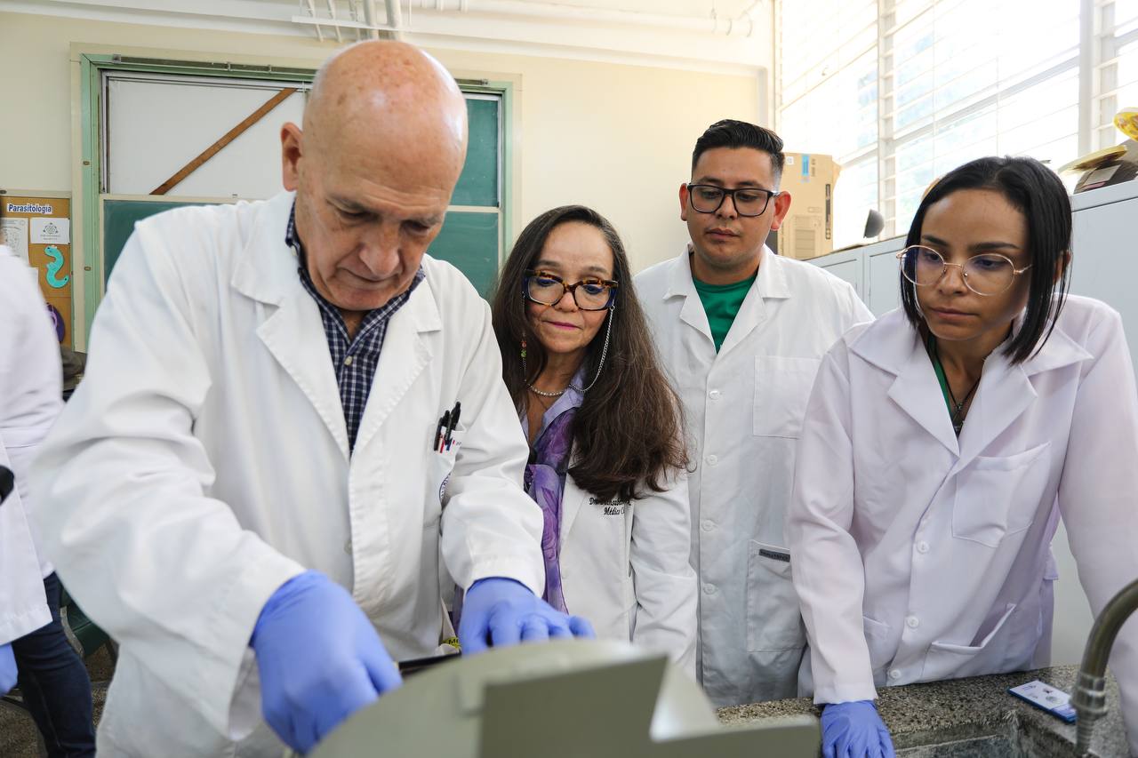 Imparten curso intensivo para diagnóstico de enfermedad de Chagas y malaria