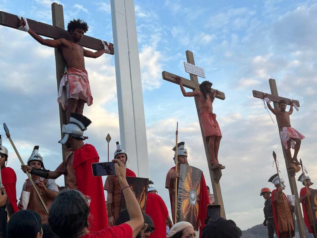 Feligreses de Petare reviven la pasión de Cristo en el tradicional Viacrucis