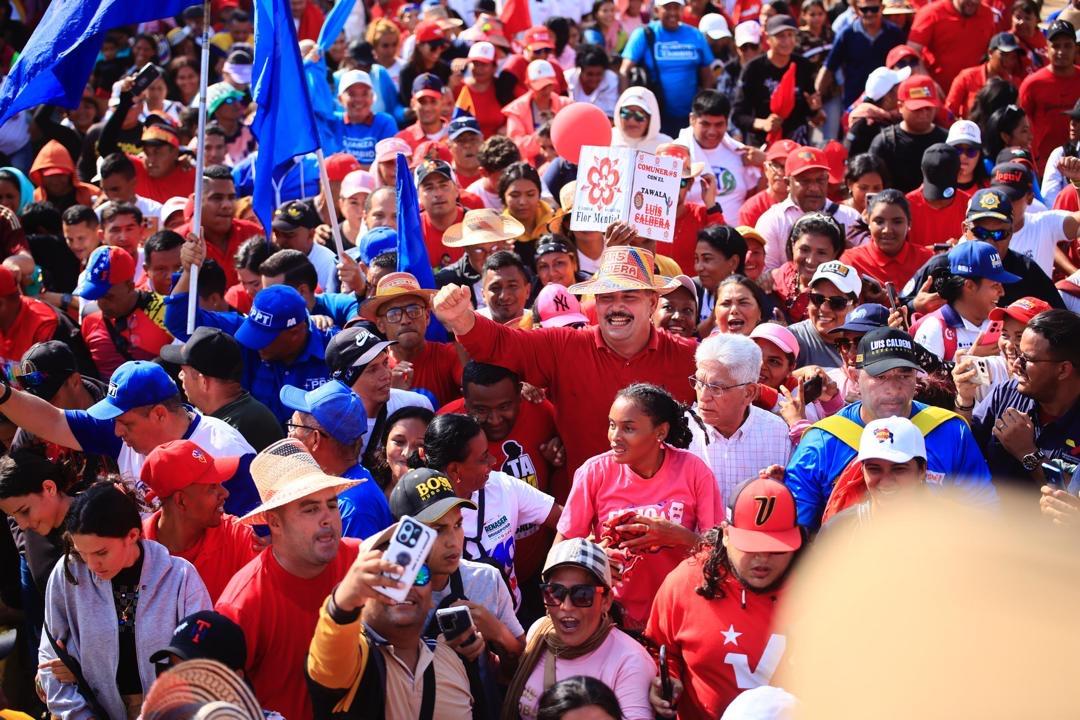 Junto a un mar de pueblo el Candidato del GPP Luis Caldera inscribió su candidatura ante el CNE Zulia