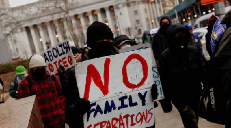 Trump planea multar a migrantes con 998 dólares al día por no salir tras orden de deportación