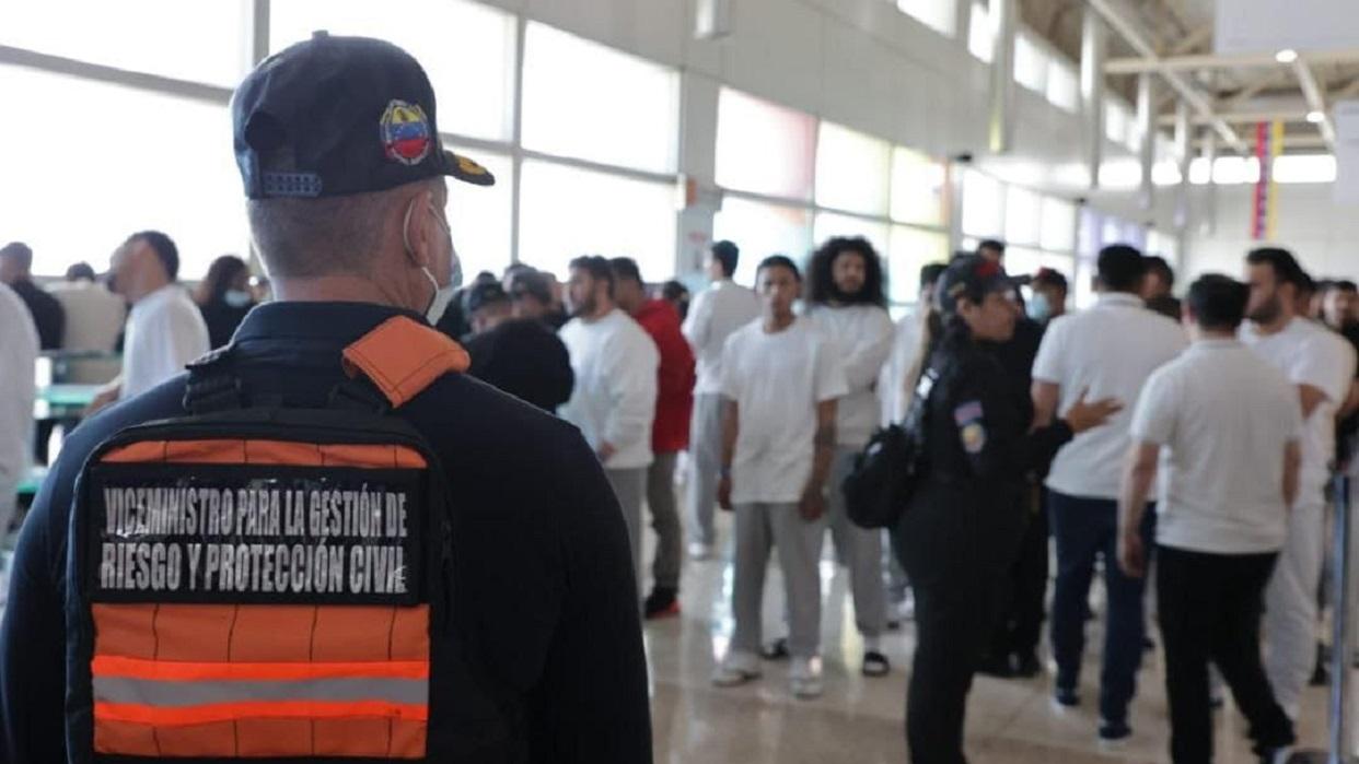 Arriban al país 191 migrantes venezolanos en un vuelo directo proveniente de Estados Unidos