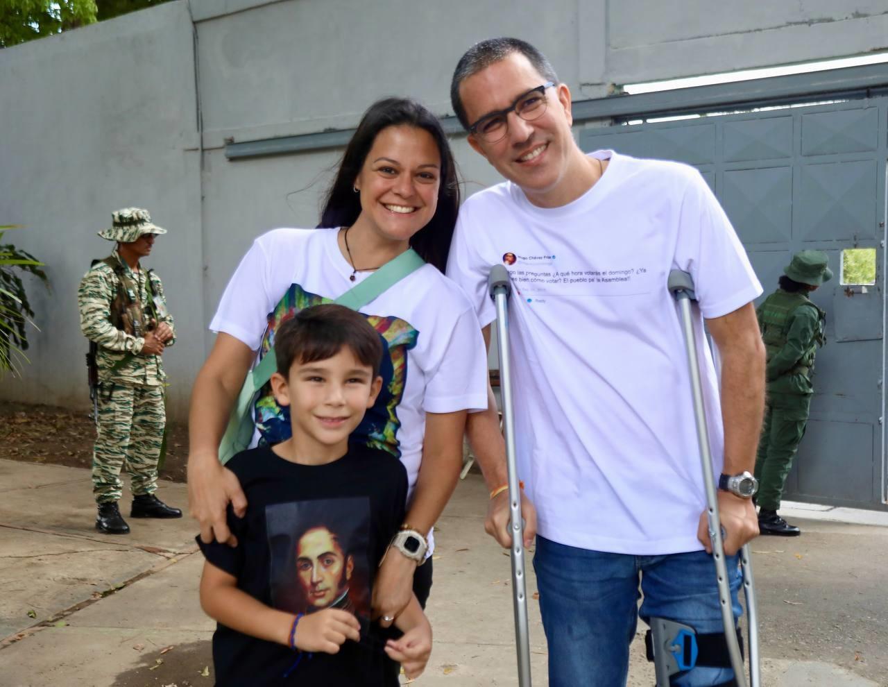 Jorge Arreaza: El pueblo está votando en paz para proteger los espacios ganados