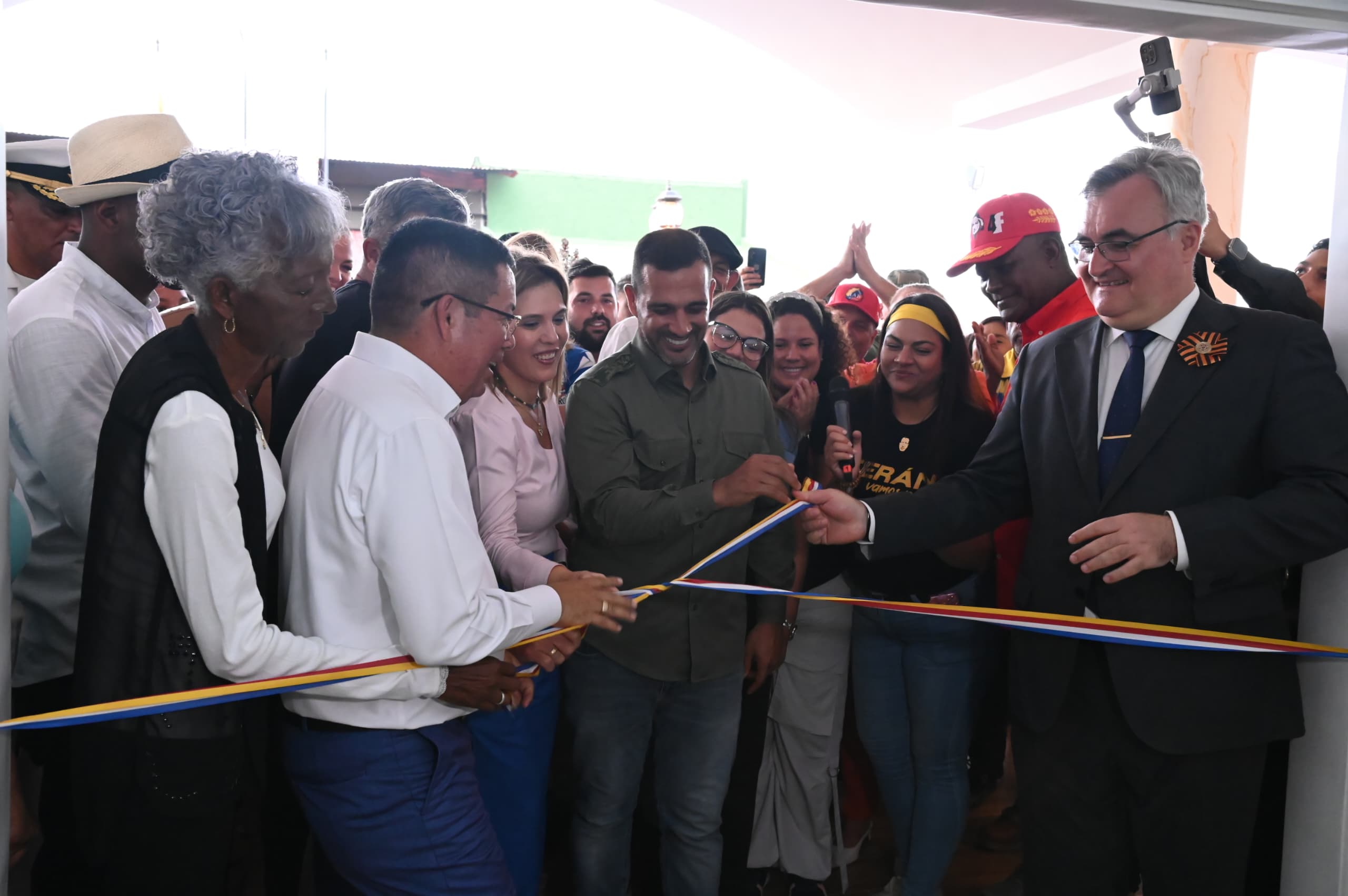 Teatro Pedro Elía Gutiérrez sube el telón en La Guaira