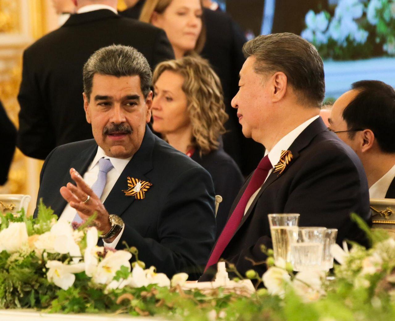President Nicolás Maduro talks with his counterpart Xi Jinping in Russia