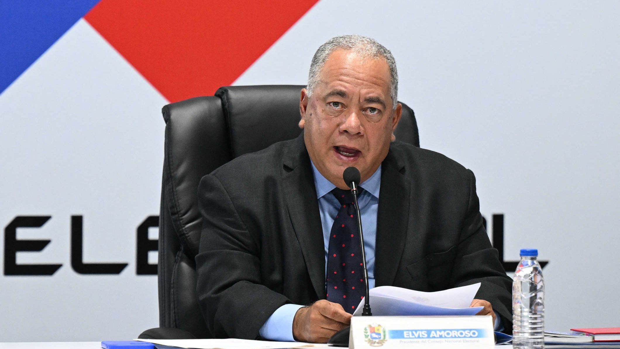 CNE prorrogó elección por una hora