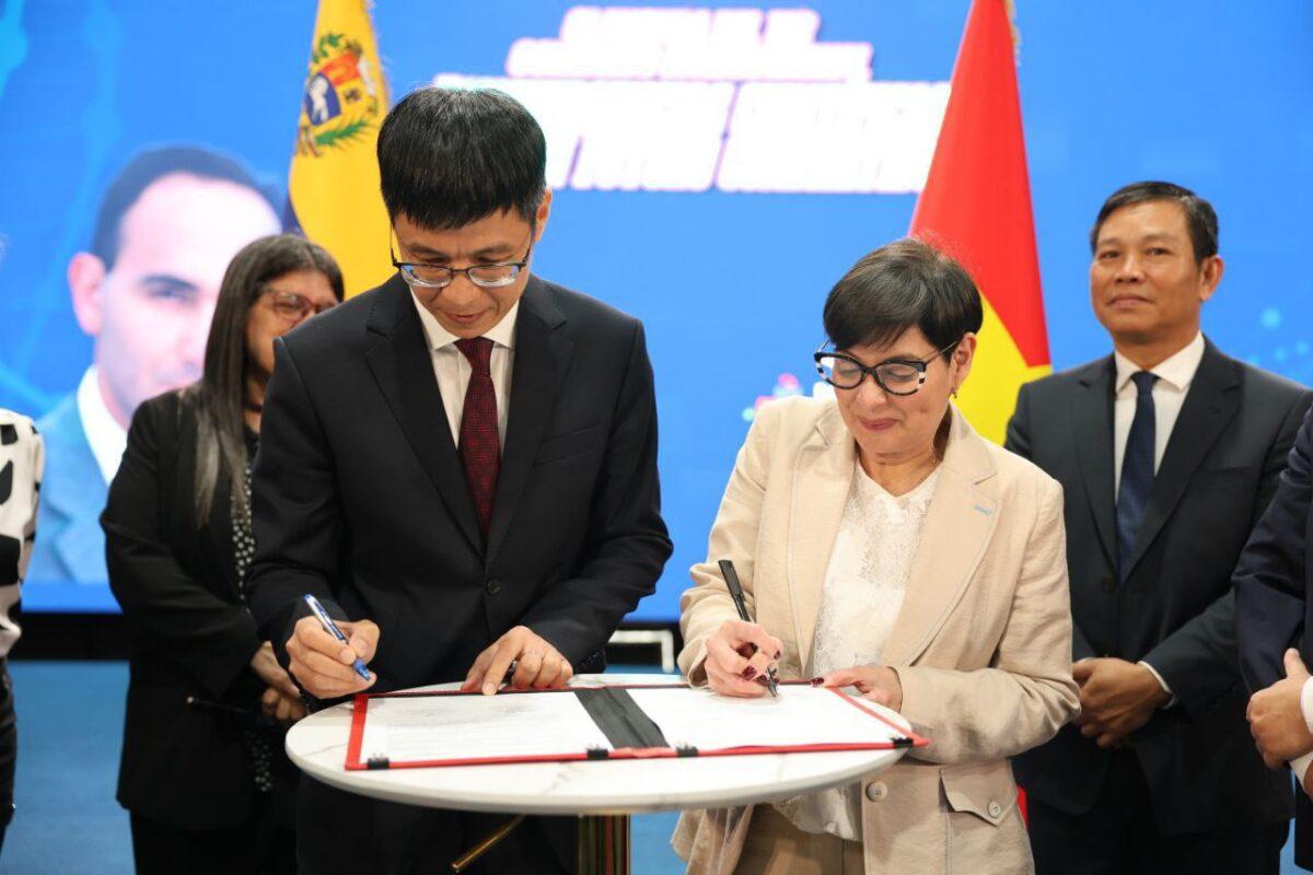 Venezuela y Vietnam firman convenio de intercambio estudiantil