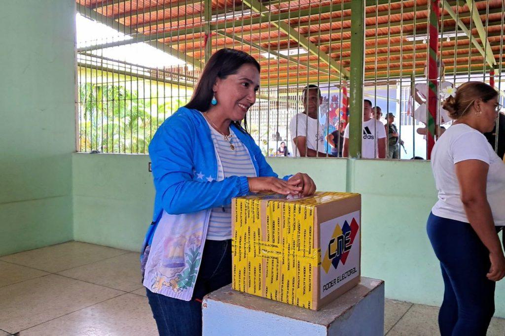 Pueblo del estado Sucre participa masivamente en los 702 centros habilitados por el CNE