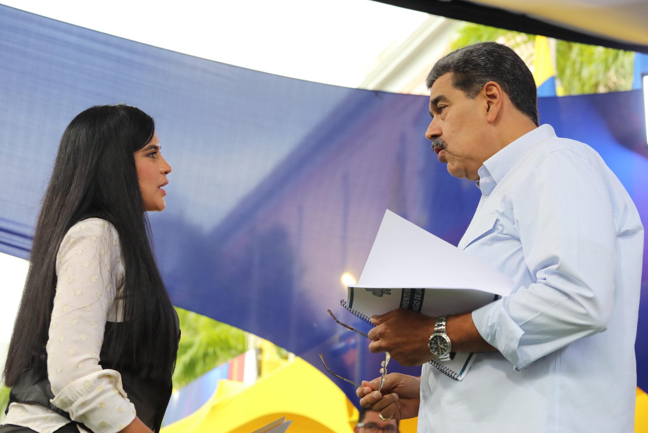Presidente Maduro recibe propuesta del Código de la Familia para la construcción de una nueva sociedad