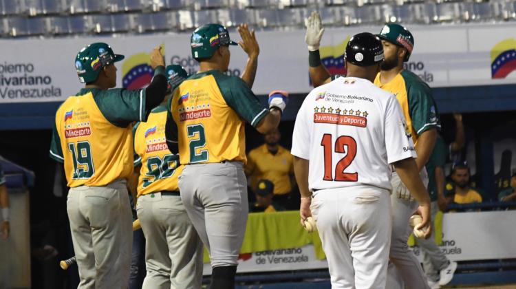 Triple empate en la Liga Mayor