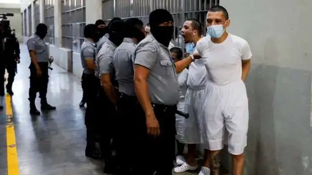 Divulgan primeras imágenes de migrantes secuestrados en El Salvador