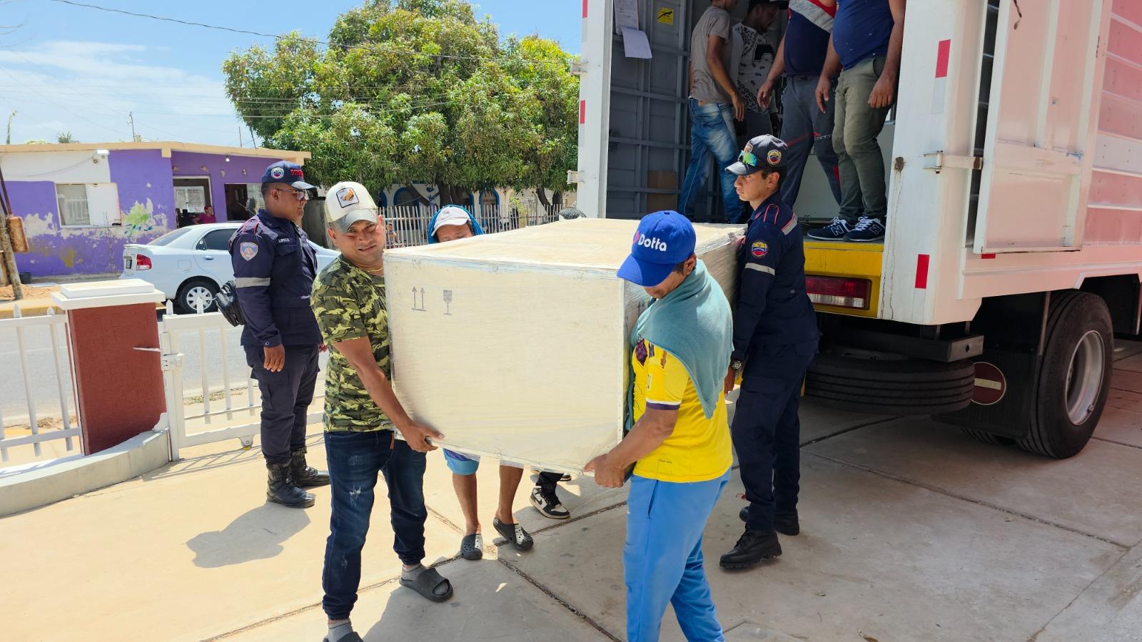 Gobierno Bolivariano entrega 26 máquinas a la Clínica de Hemodiálisis en la Guajira