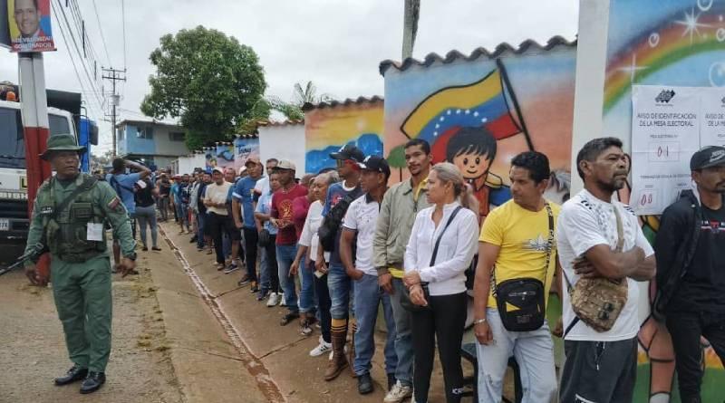 Más de 21 mil electores escogen al gobernador de la Guayana Esequiba en 12 centros de votación