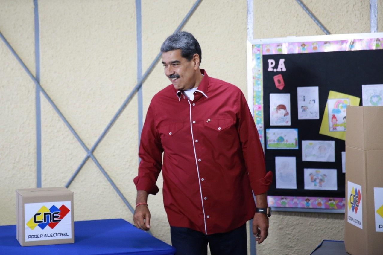 Presidente Nicolás Maduro ejerció su derecho al voto en elecciones regionales y parlamentarias 2025