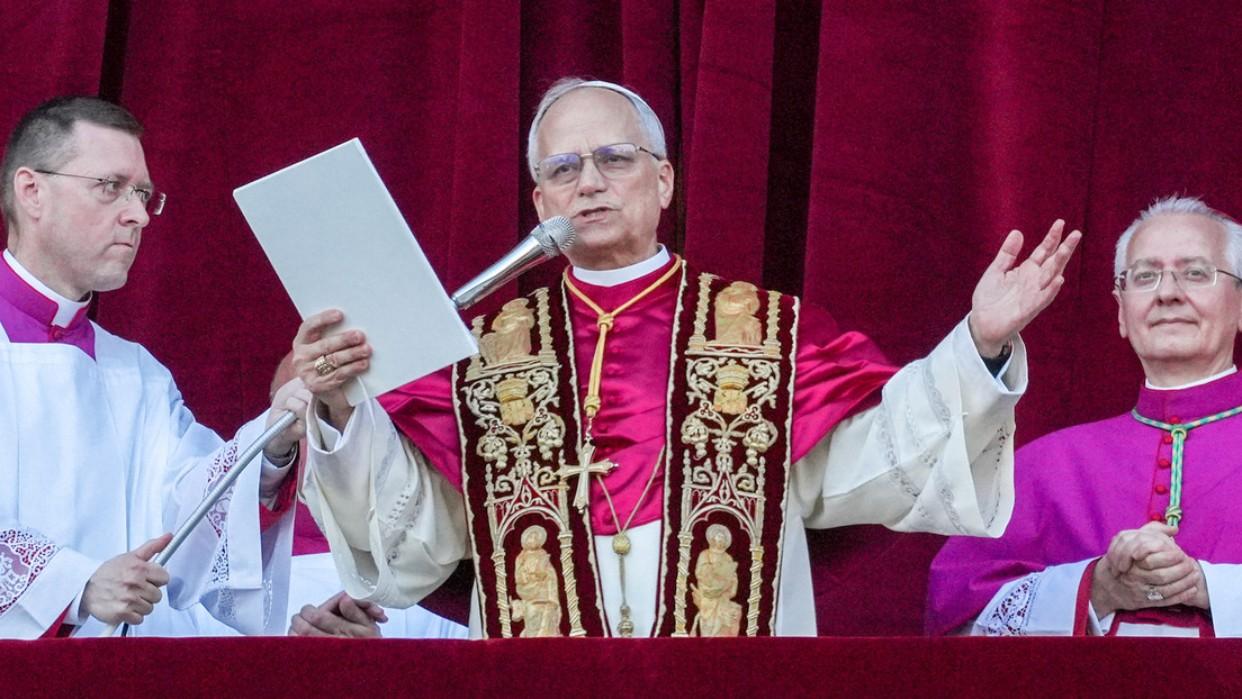 Primeras palabras del Papa León XVI: «El mundo necesita la luz de Dios, ayuden a construir puentes con el diálogo»