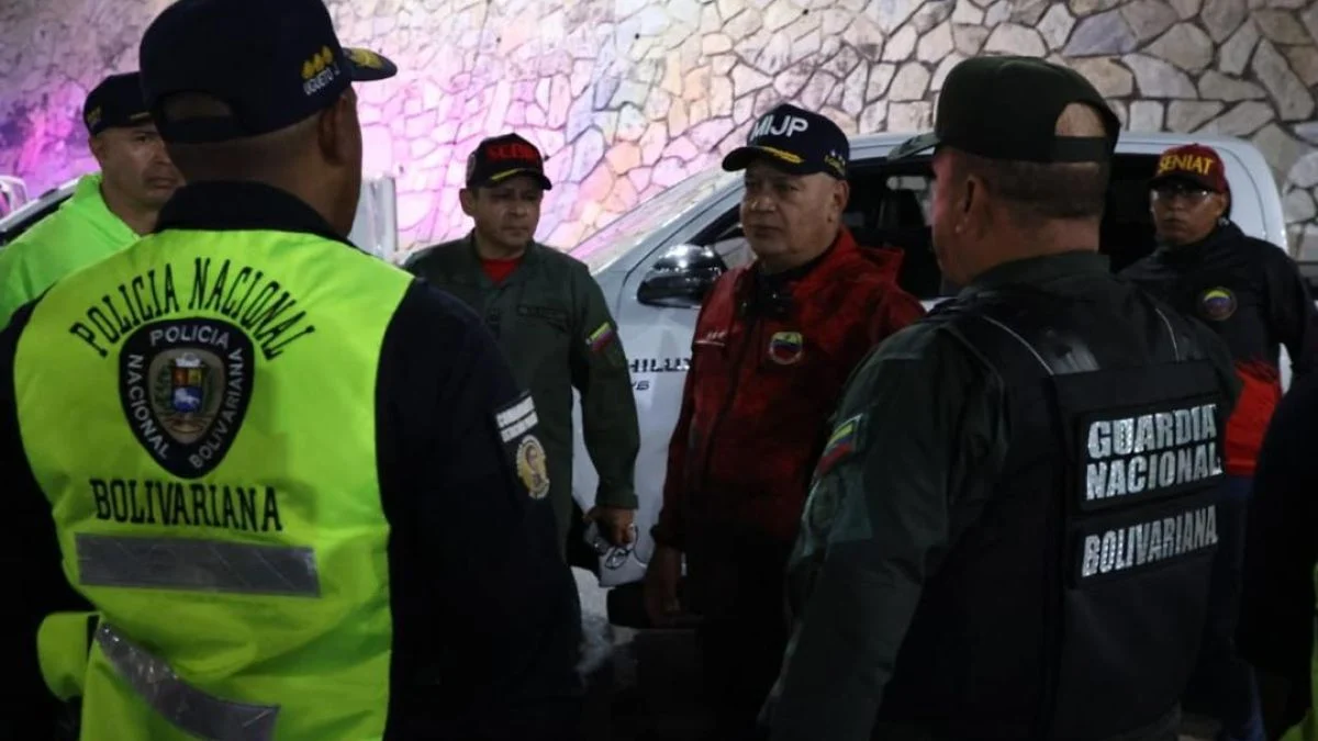 Ministro Cabello: Como instruyó el presidente Maduro estamos en máxima vigilancia para garantizar la paz