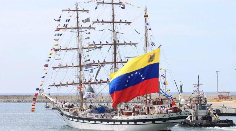 Buque Escuela Simón Bolívar arriba al muelle Olimpia Medina Cienfuegos de Cuba