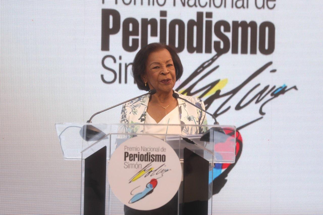 Helena Salcedo: Los periodistas estamos llamados a defender con valentía la verdad y la soberanía