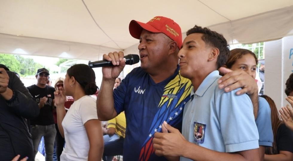 Ministro Ángel Prado destacó la participación de adolescentes y jóvenes en asambleas comunitarias