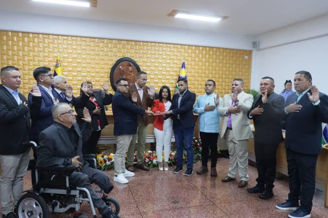 Gobernador Primitivo Cedeño juramentó a la nueva directiva del CLEP
