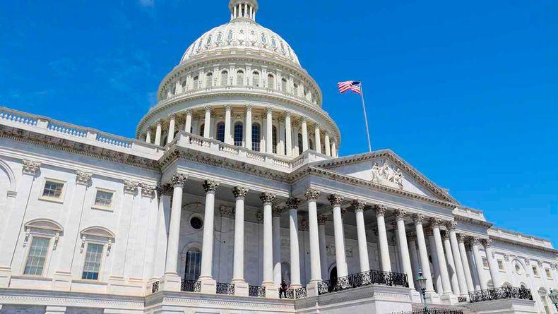 Legisladores denunciaron que Trump violó la Constitución