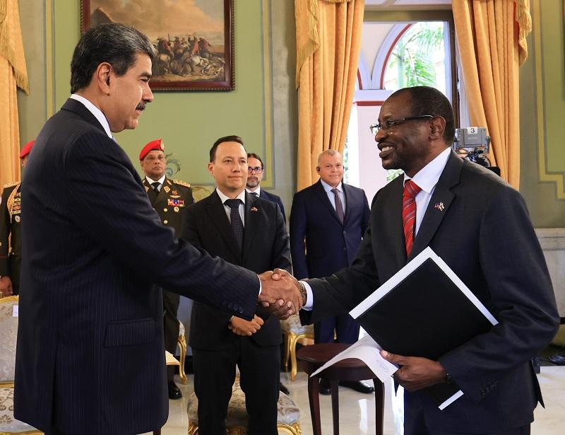 Presidente Maduro recibe cartas credenciales del nuevo embajador de Haití y reafirman lazos de amistad