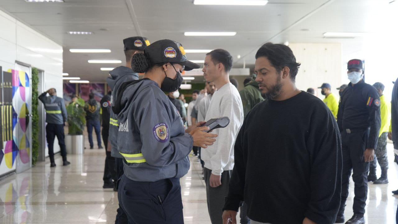 Más de 200 venezolanos arribaron al país en vuelo proveniente de Texas, Estados Unidos