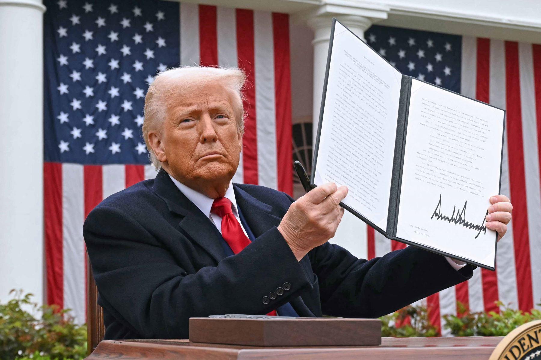 Trump amplía su guerra comercial con nuevos aranceles a Túnez, Indonesia y otros países