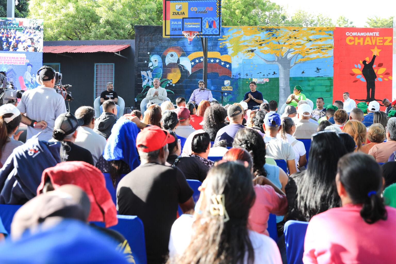 President Maduro highlights the role of communes as a bastion of peace and national unity