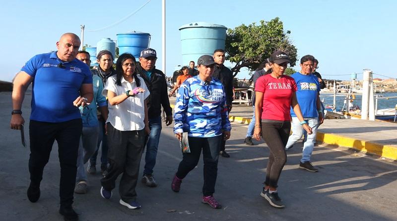 Vicepresidenta Delcy Rodríguez revisa planes productivos en La Guaira junto a pescadores