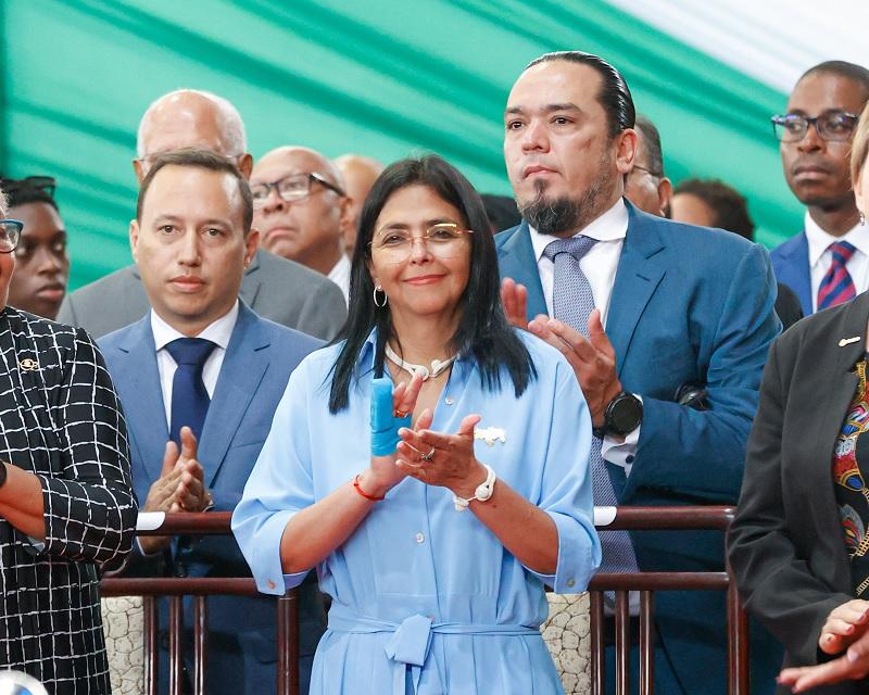 Vicepresidenta Rodríguez representa a Venezuela en juramentación de la primera presidenta de Surinam