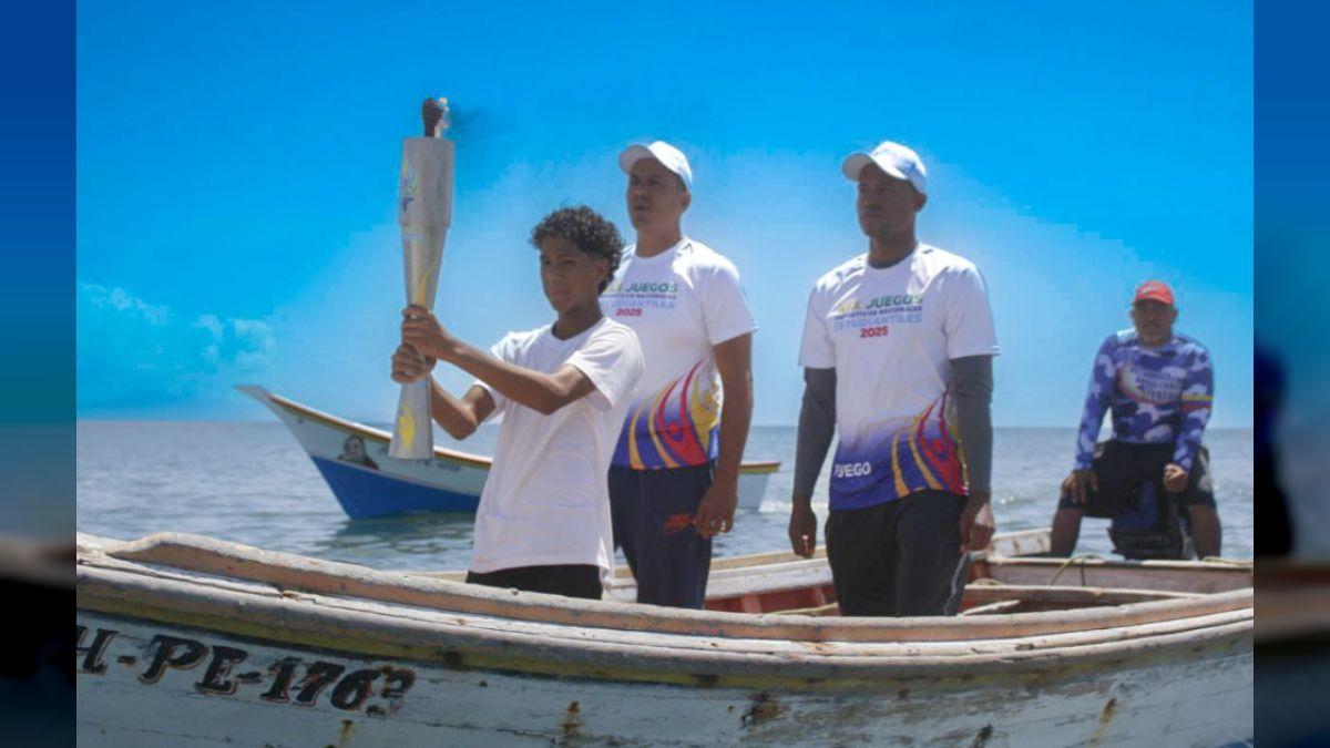 Llama de los Juegos Estudiantiles 2025 llega a Nueva Esparta en emotiva ceremonia