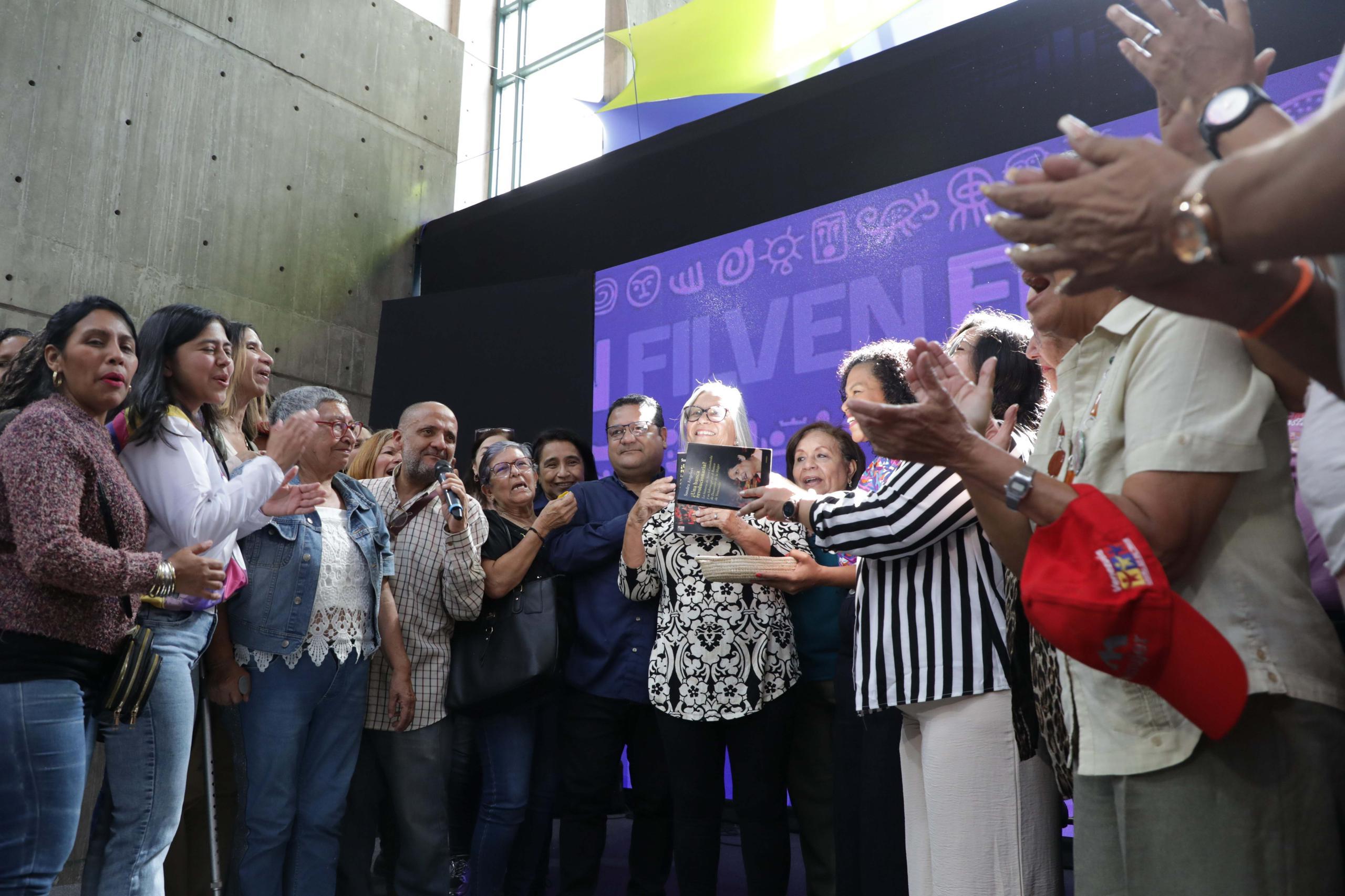 FILVEN 2025 rinde tributo a Nora Castañeda con la presentación del libro ¿Una banca revolucionaria?