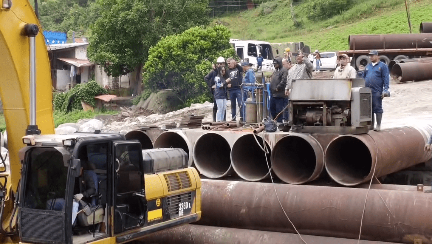 Avanza en 60% la construcción de puente alterno en Pueblo Llano