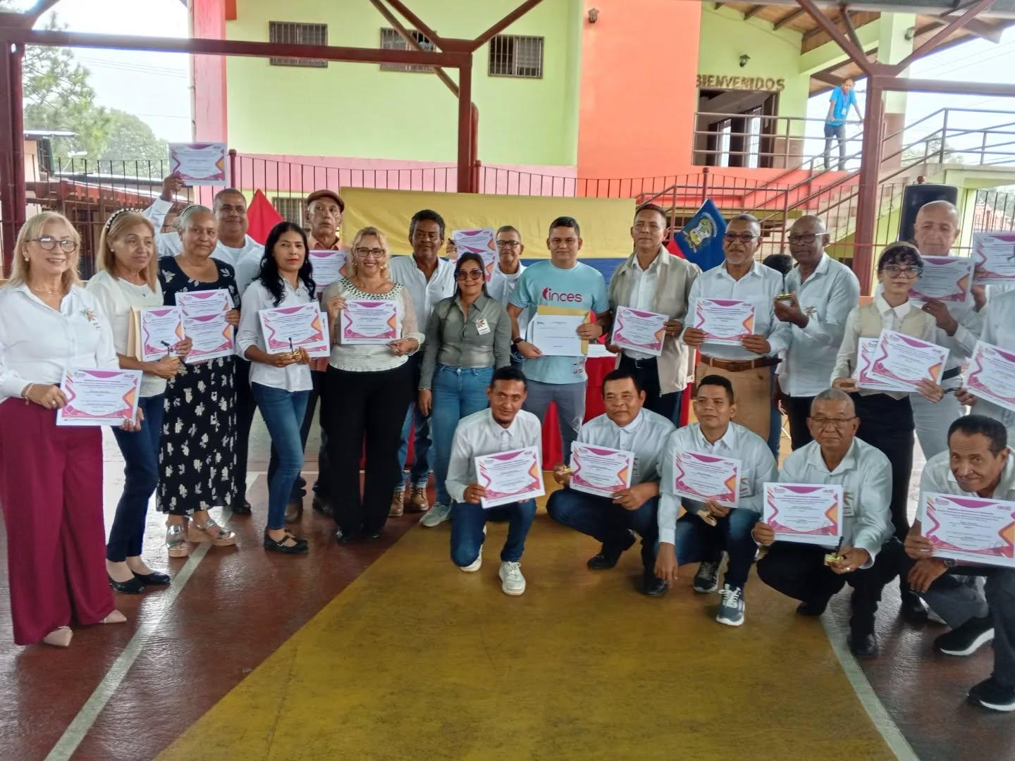 EMCI entregó certificados a comunicadores populares y alternativos en Yaracuy
