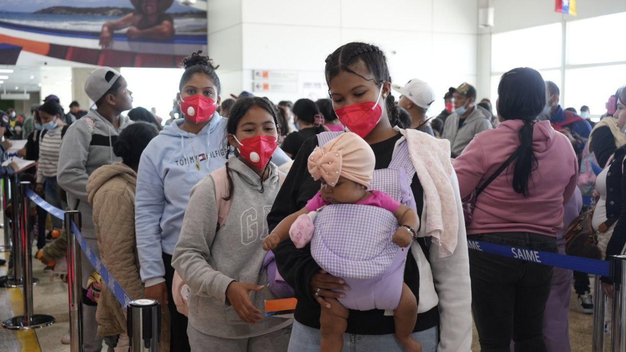 Migrantes venezolanos en México regresaron al país