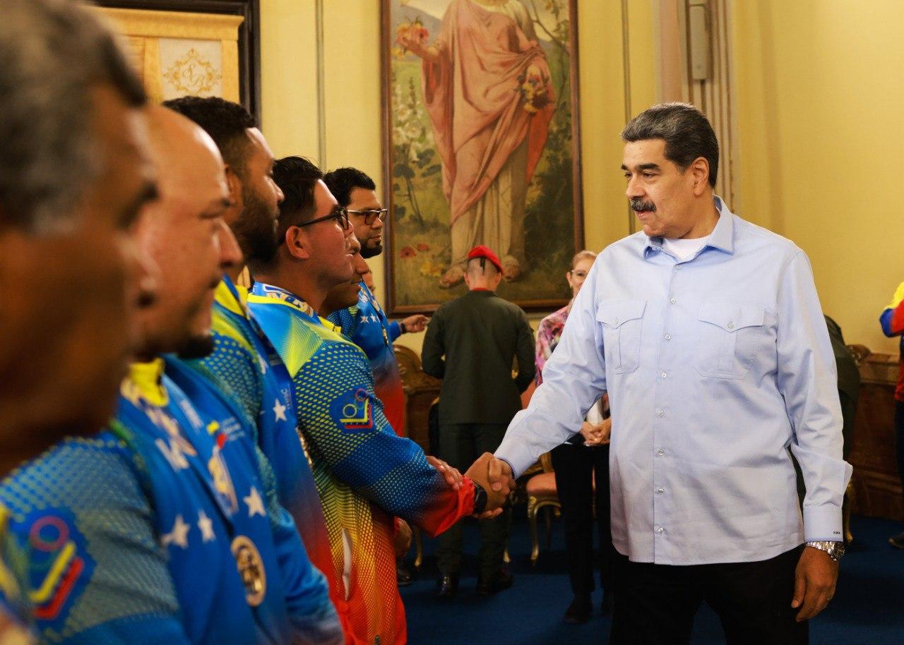 Presidente Maduro condecora a los campeones mundiales de Sóftbol 2025