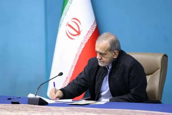 Presidente Pezeshkian promulgó ley que suspende cooperación de Irán con el Oiea