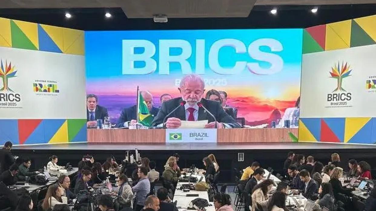 Cumbre BRICS: Lula pide reformar la gobernanza global y asegurar la paz